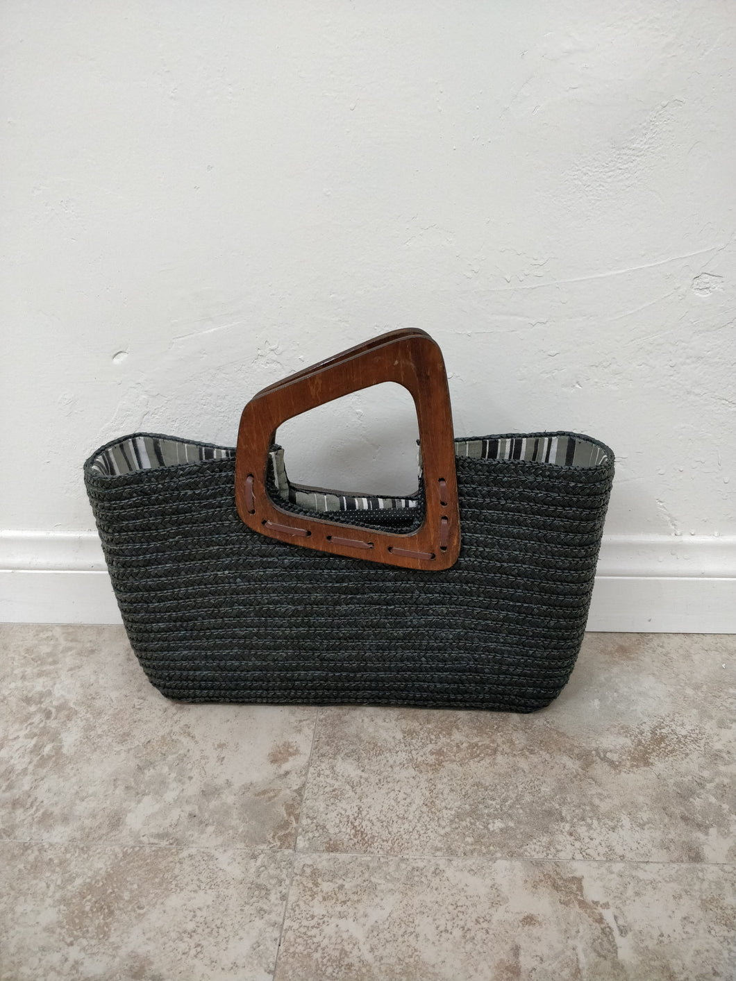 Vintage Black Woven Handbag w/Wooden Handle