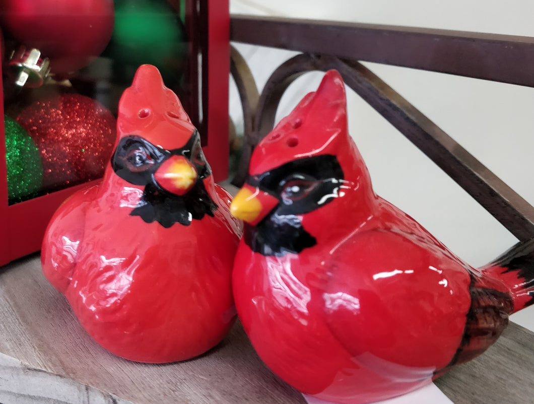 Holiday Cardinals Salt & Pepper Shaker Set